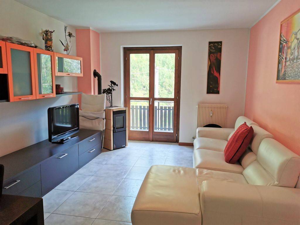 Appartamento a Chiesa in valmalenco in Via Nicolò Rusca, 81 - Foto 2