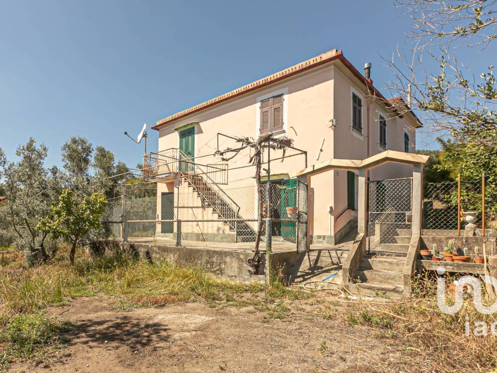 Casa indipendente a Varazze in Via Vecchia Castagnabuona, 11 - Foto 2