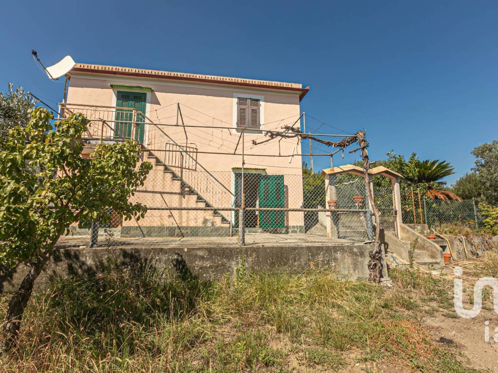 Casa indipendente a Varazze in Via Vecchia Castagnabuona, 11 - Foto 3