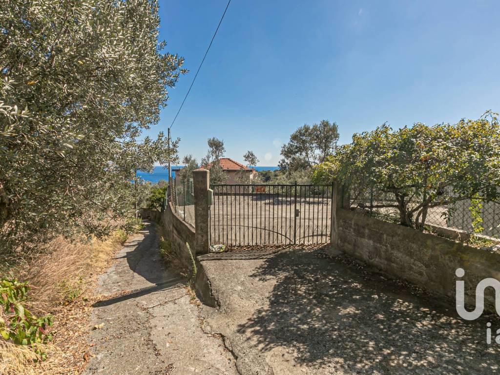 Casa indipendente a Varazze in Via Vecchia Castagnabuona, 11 - Foto 4