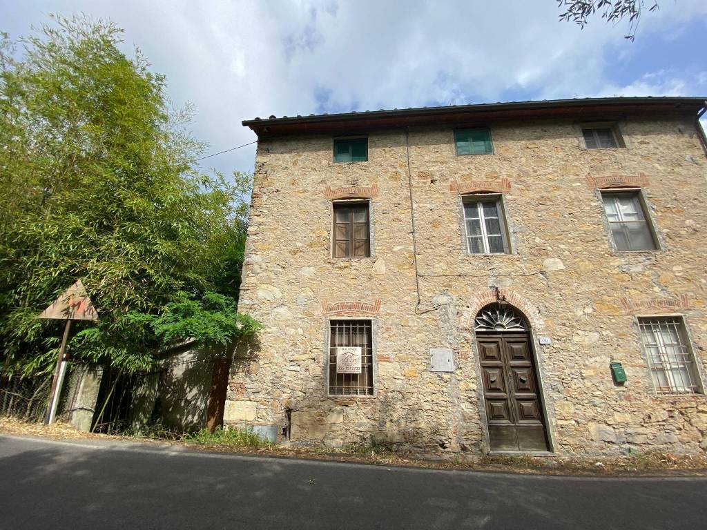 Rustico / casale a Massarosa in Via Comunale di Canipaletti, 2621 - Foto 3