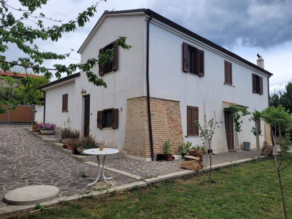 Casa indipendente a Collecorvino in Strada degli Ulivi - Foto 2