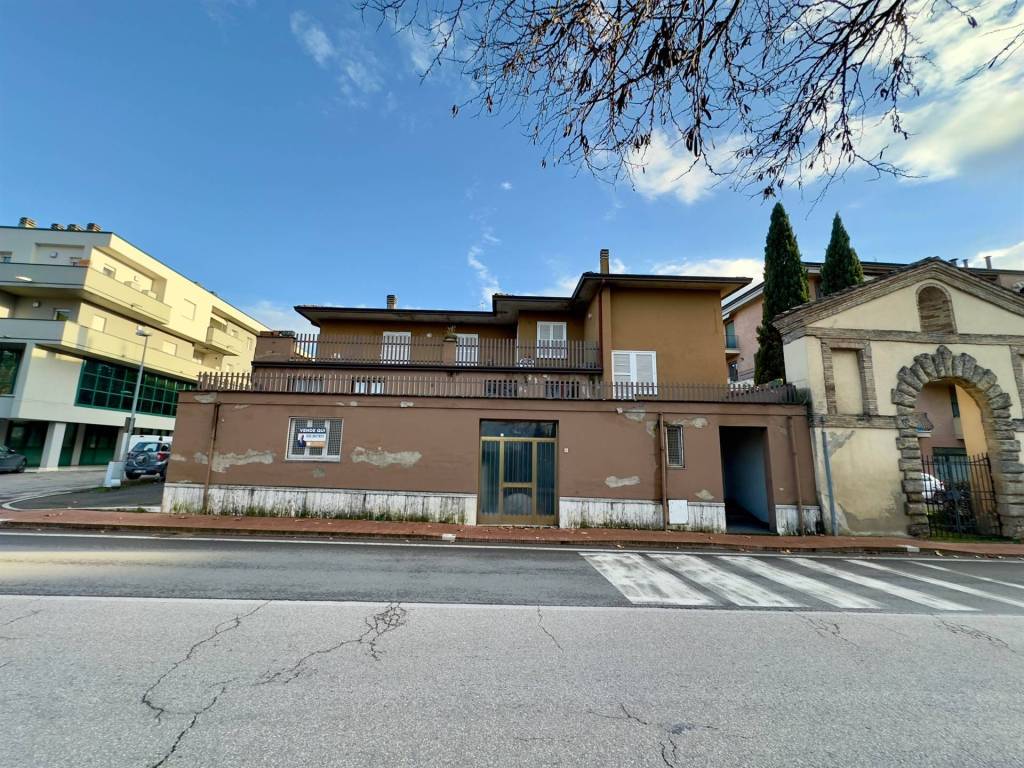 Casa indipendente a Assisi in Viale Patrono d'Italia, 64 - Foto 2