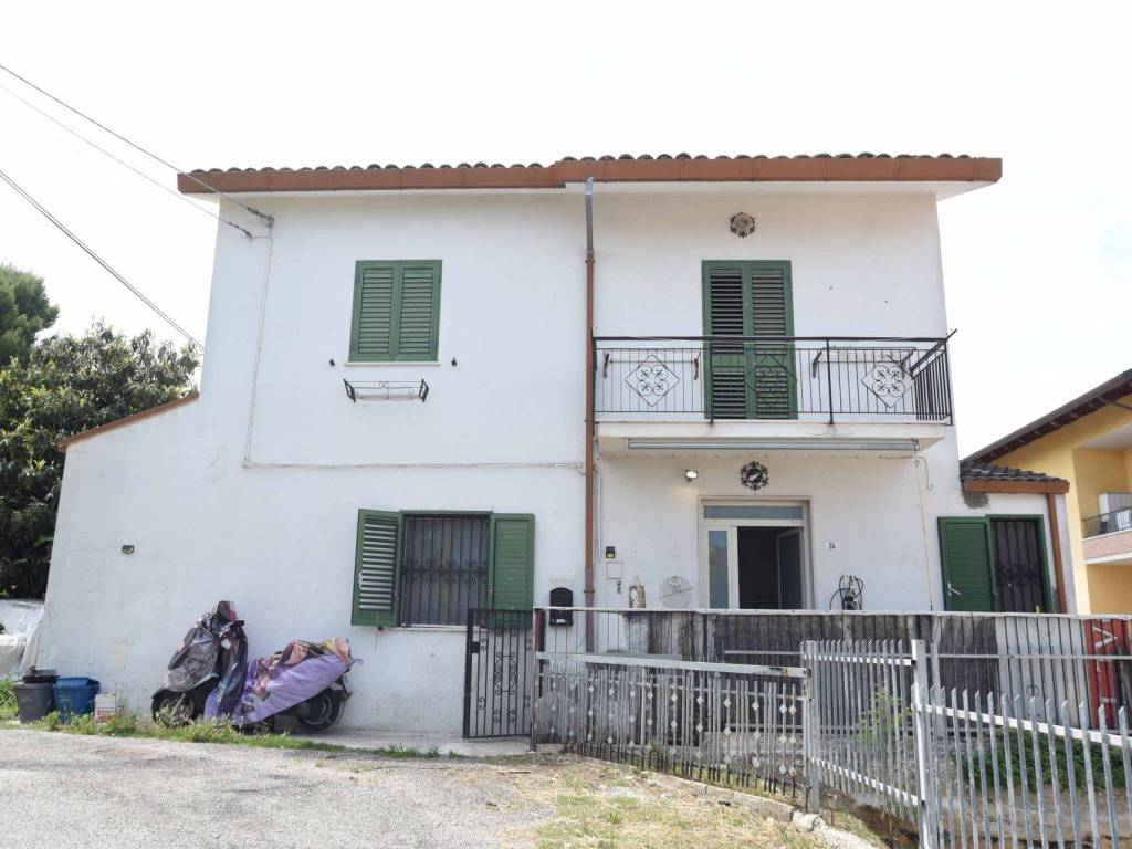 Villa a Chieti in Str. Grotte, 34, 66100 Chieti CH, Italia - Foto 2