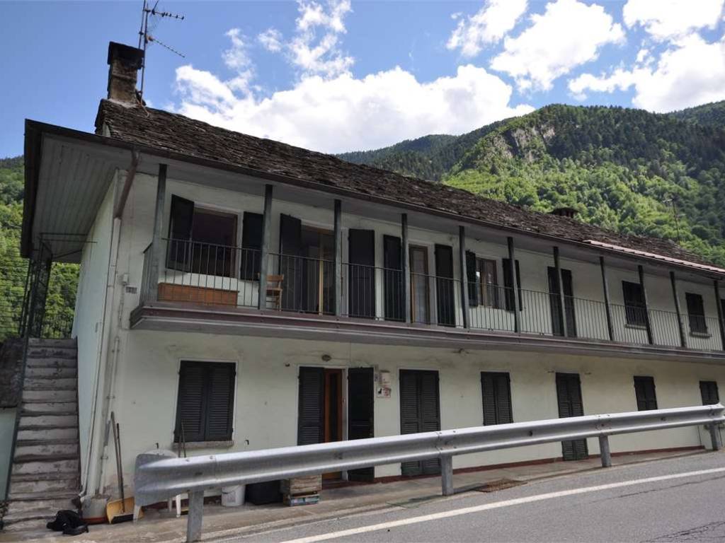 Casa indipendente a Borgomezzavalle in Via Camblione, 11 - Foto 1