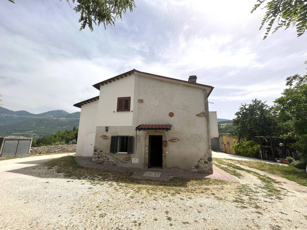 Villa a Cantalice in Via 1 Maggio - Foto 2