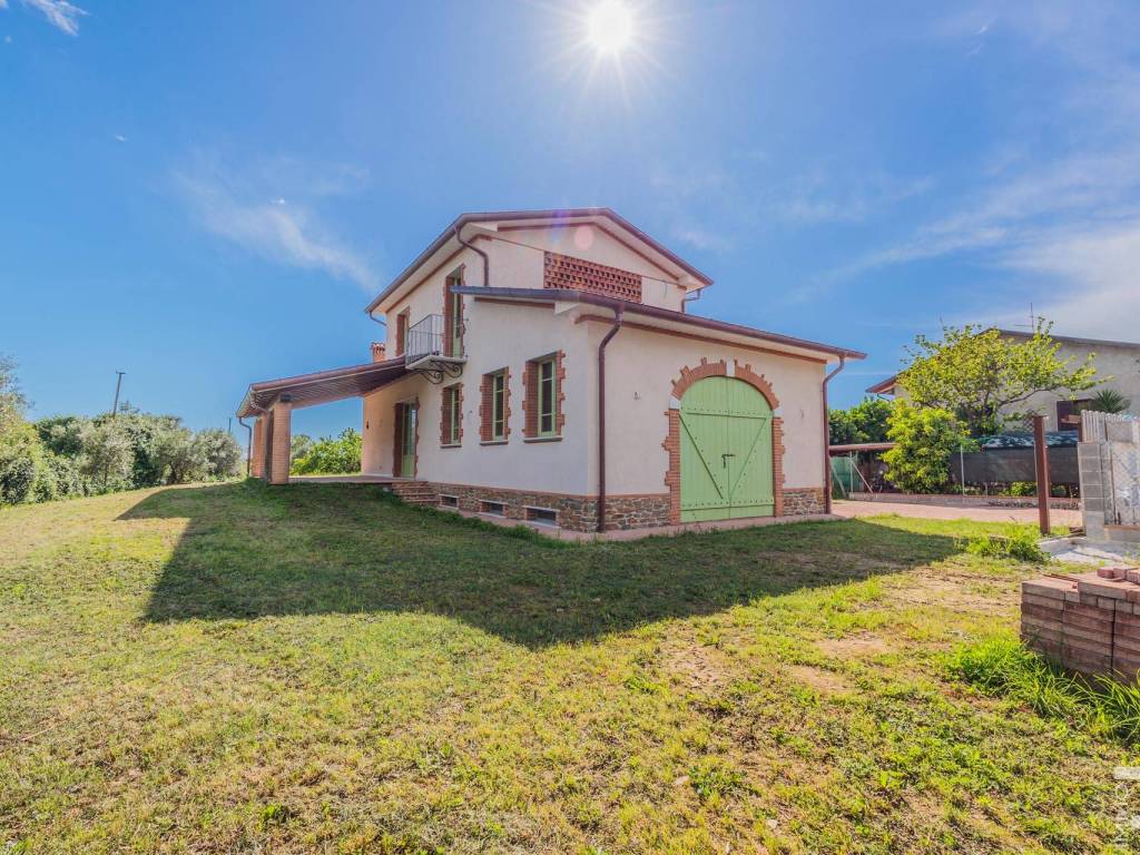 Villa a Pietrasanta in Via della Resistenza - Foto 2