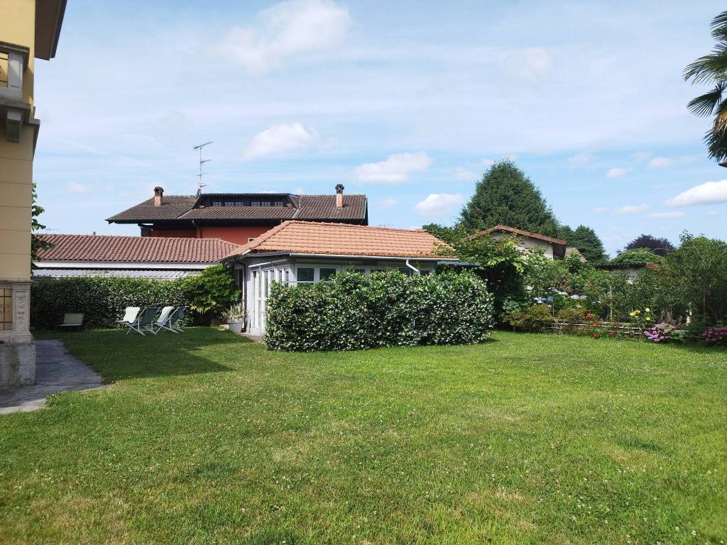 Villa a Castelletto sopra ticino in Viale Armando Diaz - Foto 2