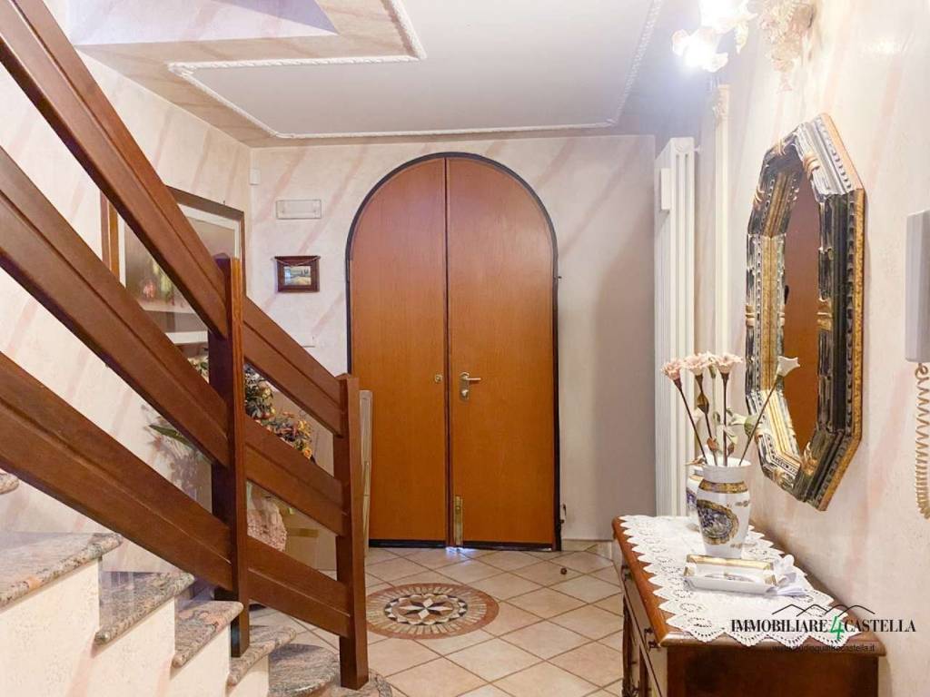 Villa a Quattro castella in via Ungaretti 11 - Foto 3