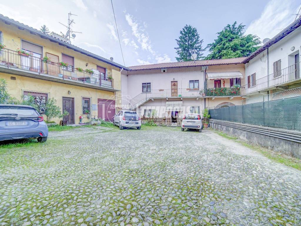 Appartamento a Castronno in Via Arno - Foto 2