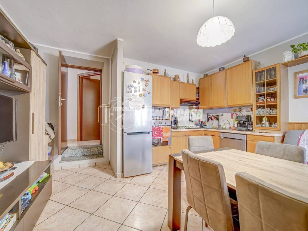 Appartamento a Castronno in Via Arno - Foto 5