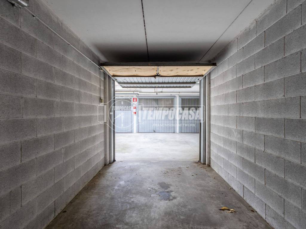 Box / garage a Reggio emilia in Via Augusto Piccard 13 - Foto 4