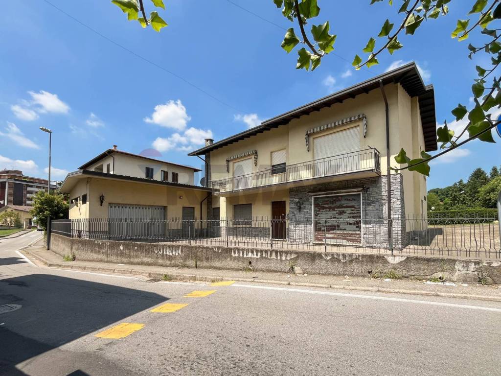 Casa indipendente a Sesto calende in VIA MONTELLO, 21 - Foto 2