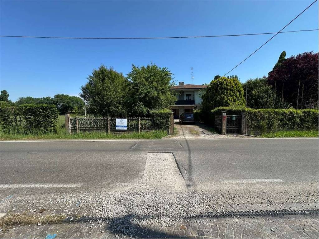 Villa a Carpi in Via Due Ponti, 81 - Foto 2