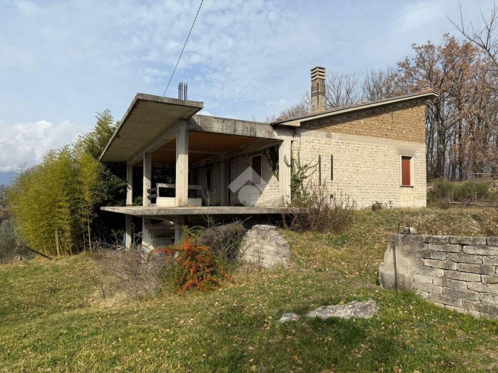 Casa indipendente a Broccostella in Via Colle Petretti - Foto 3