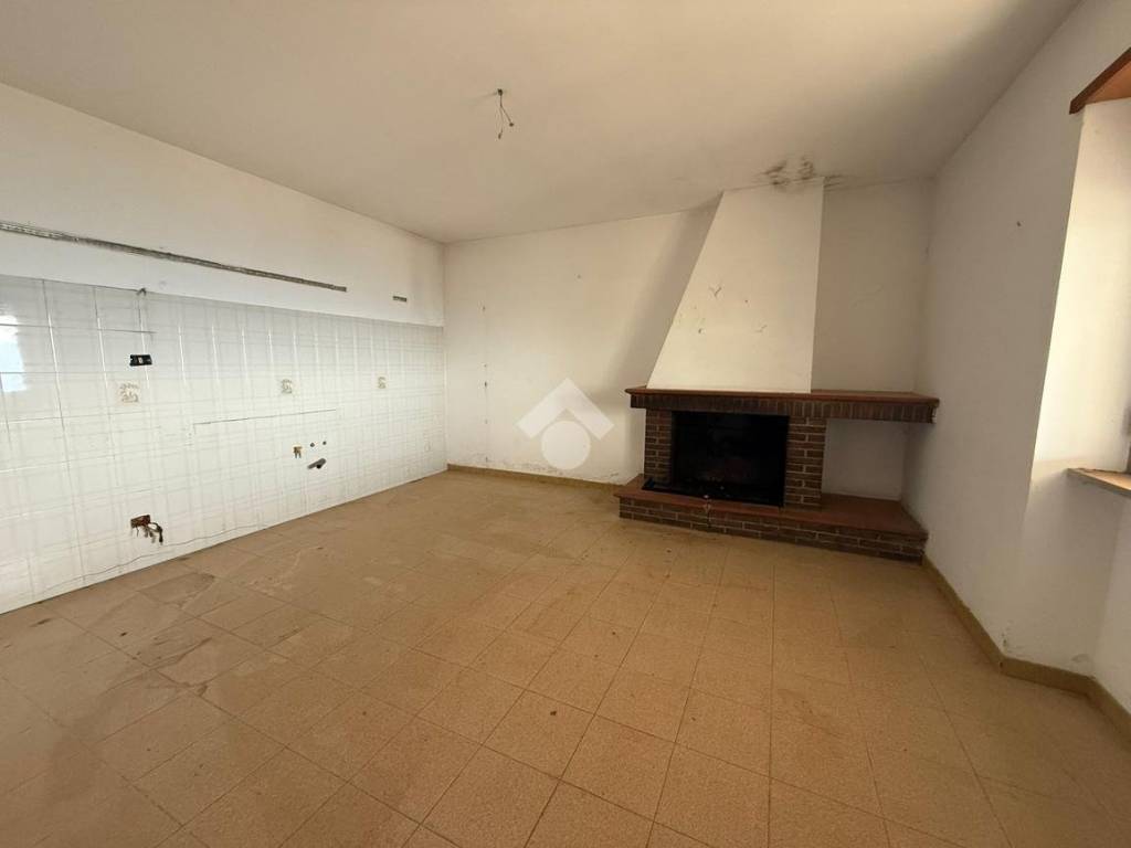 Casa indipendente a Broccostella in Via Colle Petretti - Foto 4