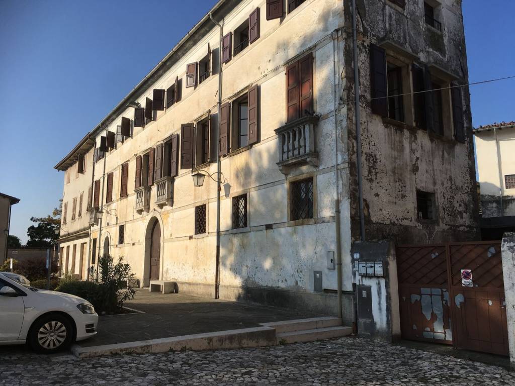 Palazzo / stabile a Valvasone arzene in Piazza Castello, 2 - Foto 2