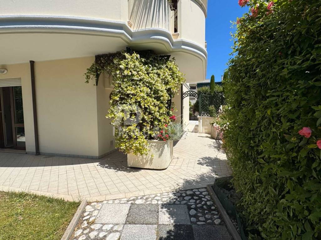 Appartamento a Riccione in Viale Giuseppe Arimondi - Foto 2