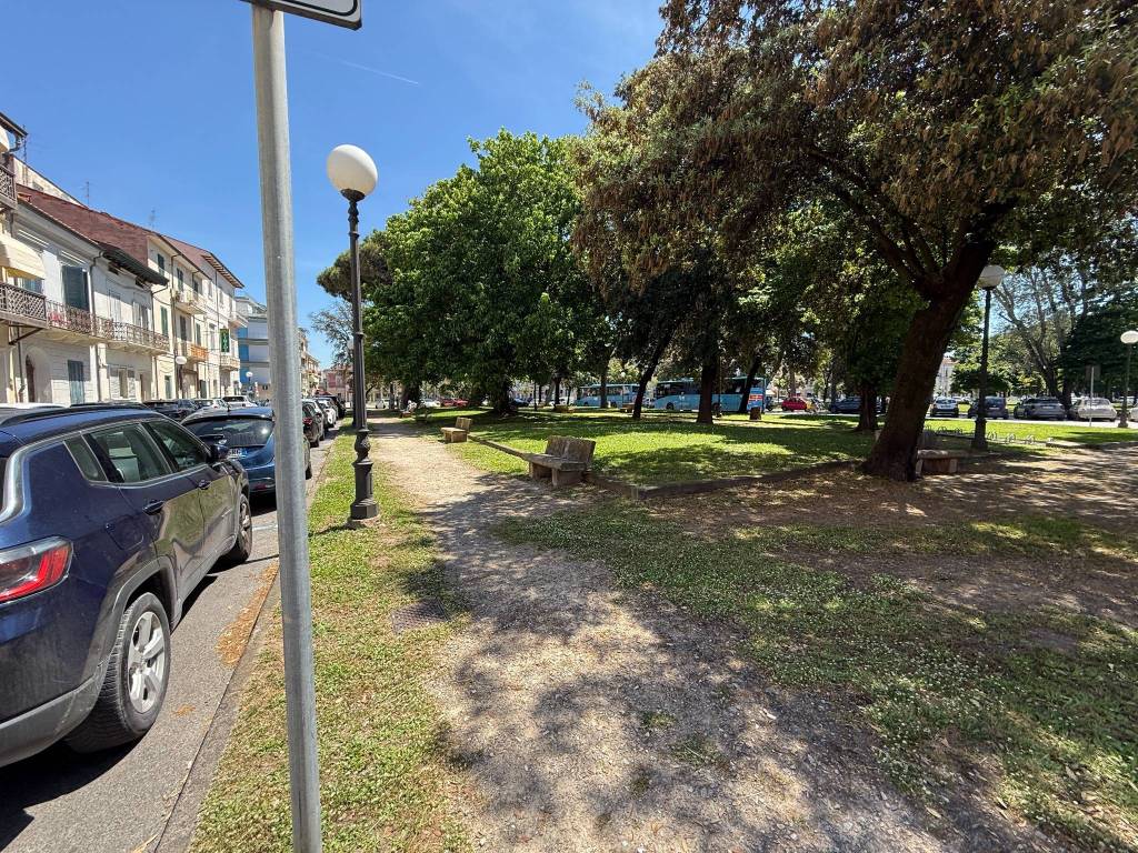 Appartamento a Viareggio in Piazza Massimo d'Azeglio, 11 - Foto 2