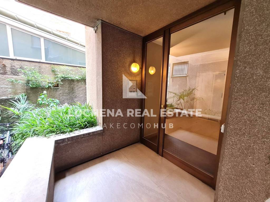 Appartamento a Como in Via Giuseppe Garibaldi, 35 - Foto 2