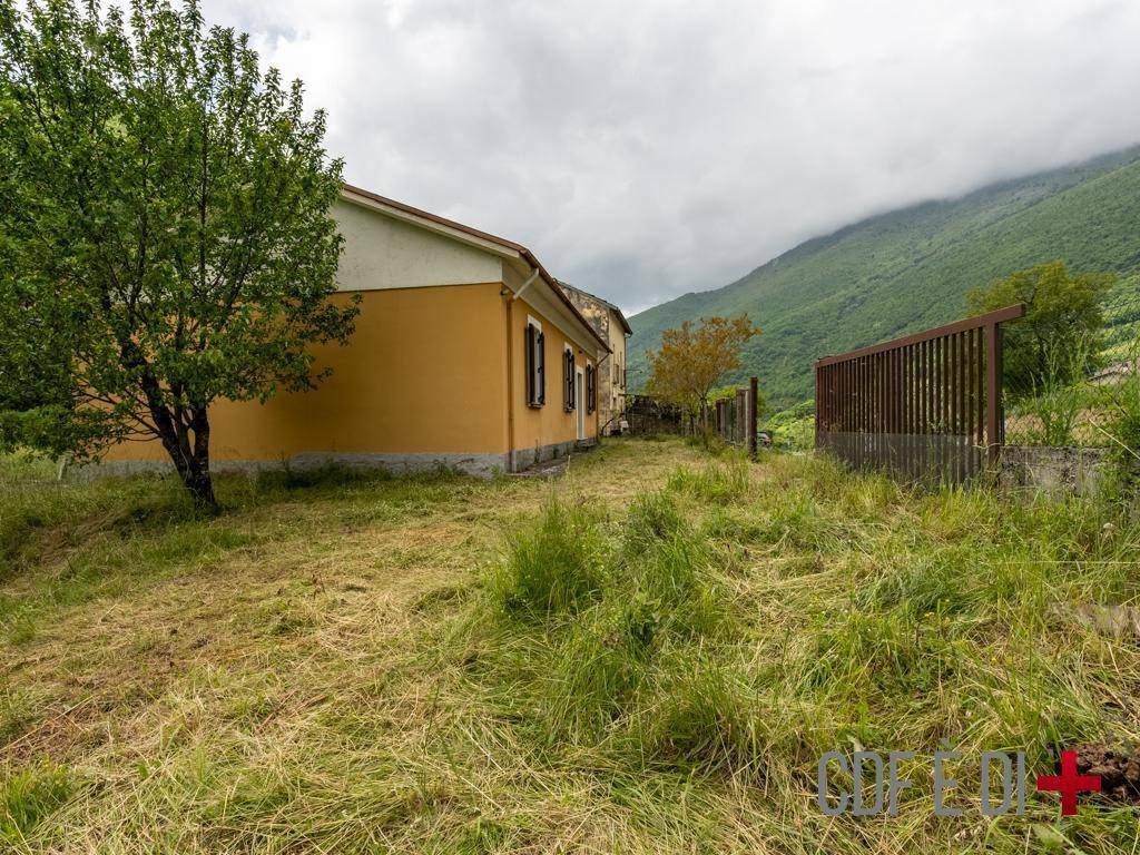Villa a Antrodoco in Strada Statale dell'Appennino Abruzzese e App.Sannitico - Foto 3