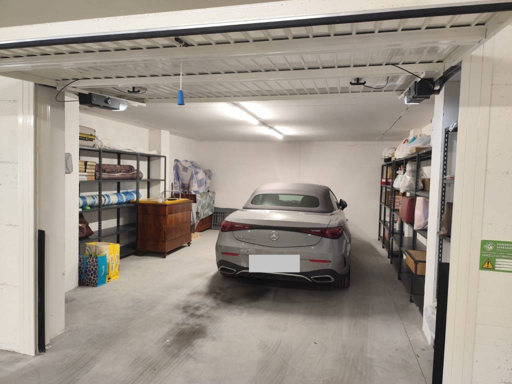 Box / garage a Pesaro in Via Ugo Foscolo - Foto 2