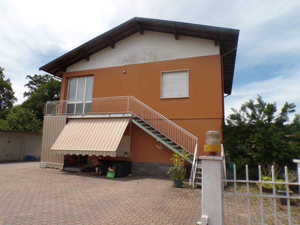 Appartamento a Brebbia in Via Motta Pivione - Foto 2
