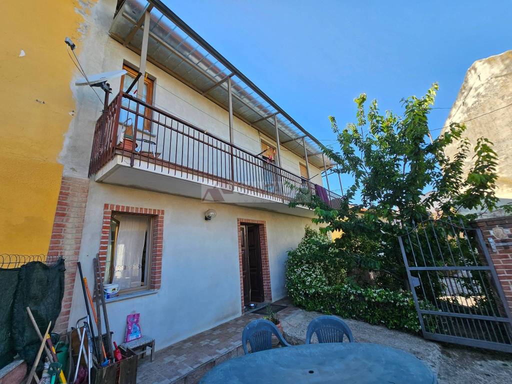 Casa indipendente a Govone in Via Crocco, 27 - Foto 2