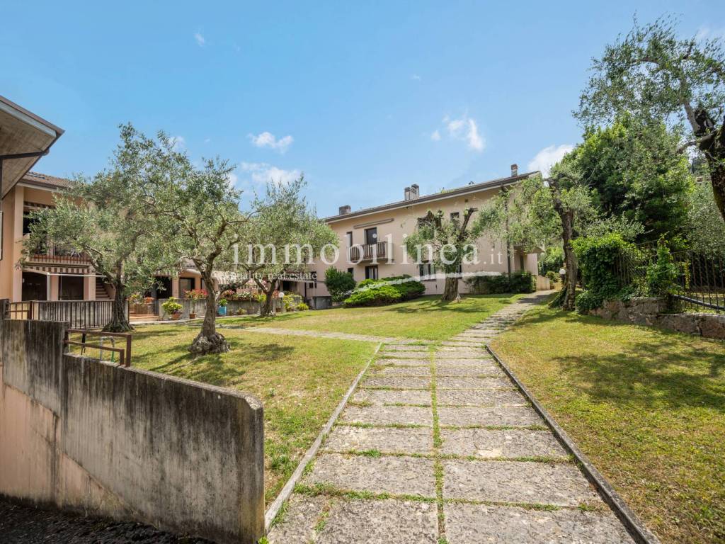 Appartamento a Torri del benaco in Via A. dall'Oca Bianca - Foto 5