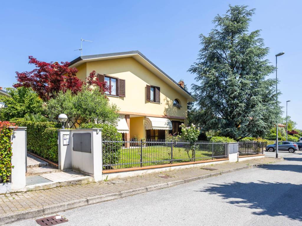 Villa a Casatenovo in Via Don Luigi Milani, 29 - Foto 3