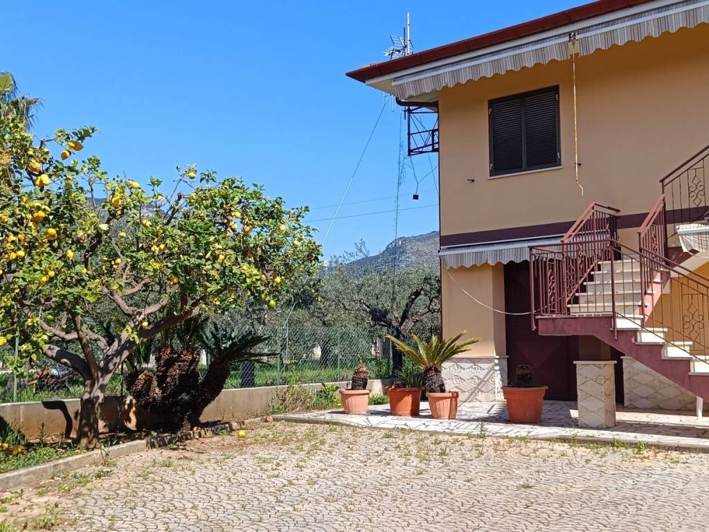 Villa a Terracina in Via Monticchio - Foto 2