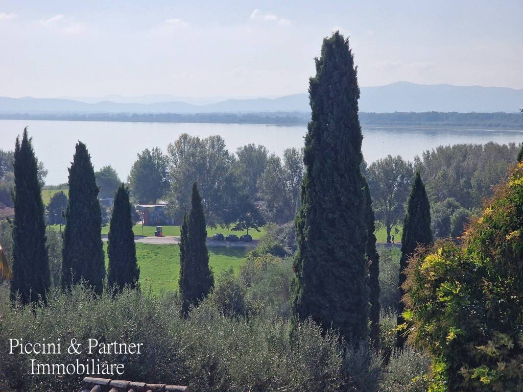 Villa a Castiglione del lago in Via 25 Aprile - Foto 2