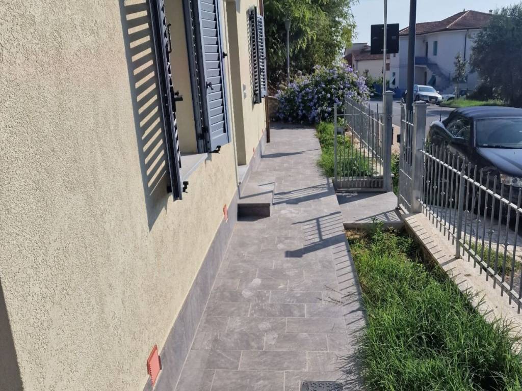 Villa a Castiglione del lago in Via 25 Aprile - Foto 4