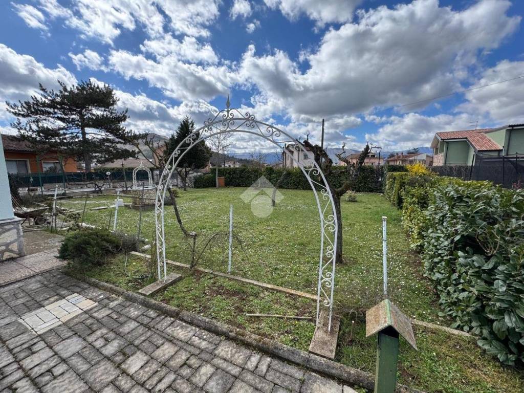Villa a Scurcola marsicana in Via Paolo VI, 2 - Foto 3