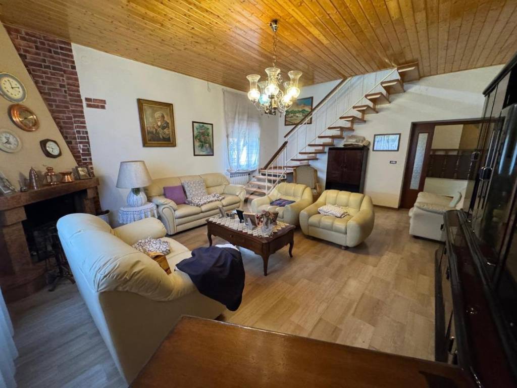 Villa a Scurcola marsicana in Via Paolo VI, 2 - Foto 4