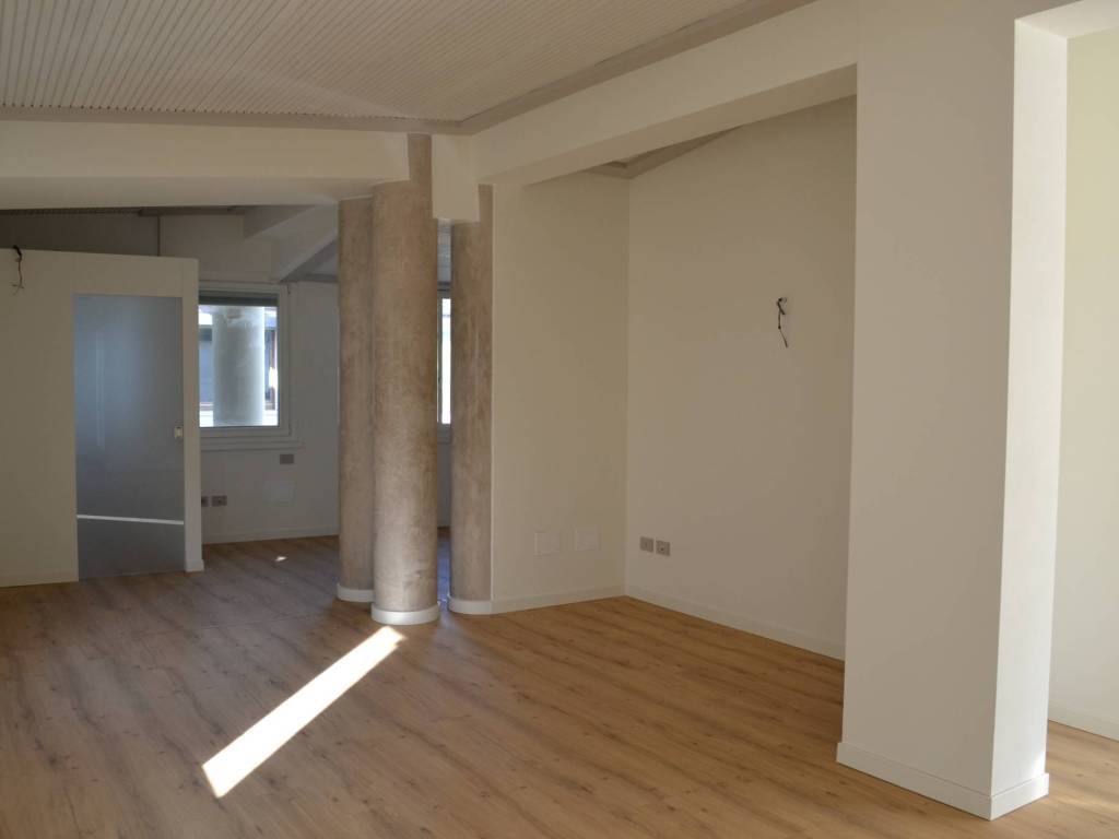 Attico / mansarda a Verona in Via Giosuè Carducci, 42 - Foto 4