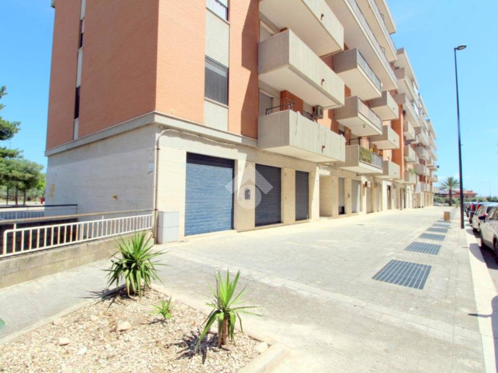 Immobile a Lucera in Locale Commerciale Via Alfonso La Cava, 70 - Foto 3