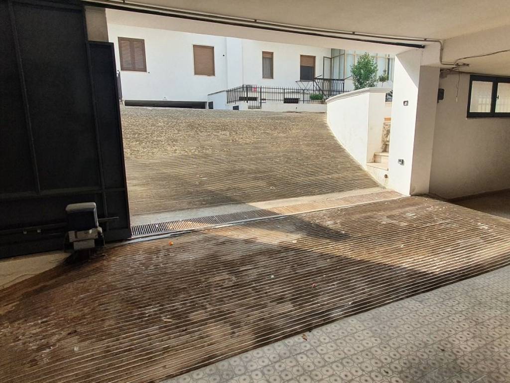 Box / garage a Parabita in Via Giuseppe Ferrari - Foto 5