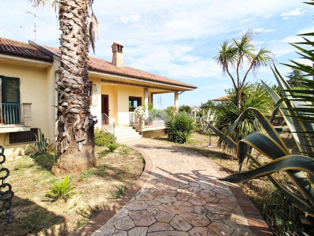 Casa indipendente a Roseto degli abruzzi in Contrada Spinaci, 21 - Foto 2
