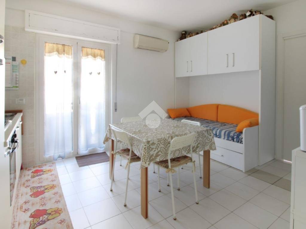 Appartamento a Alba adriatica in Via Capri, 18 - Foto 2