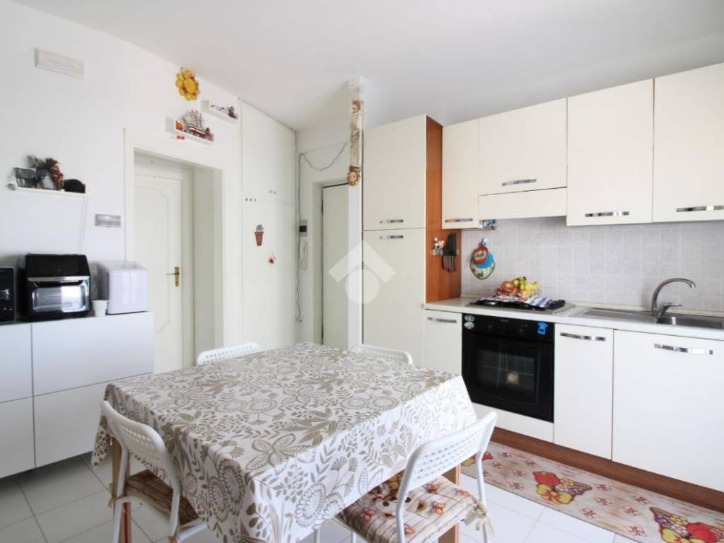 Appartamento a Alba adriatica in Via Capri, 18 - Foto 3