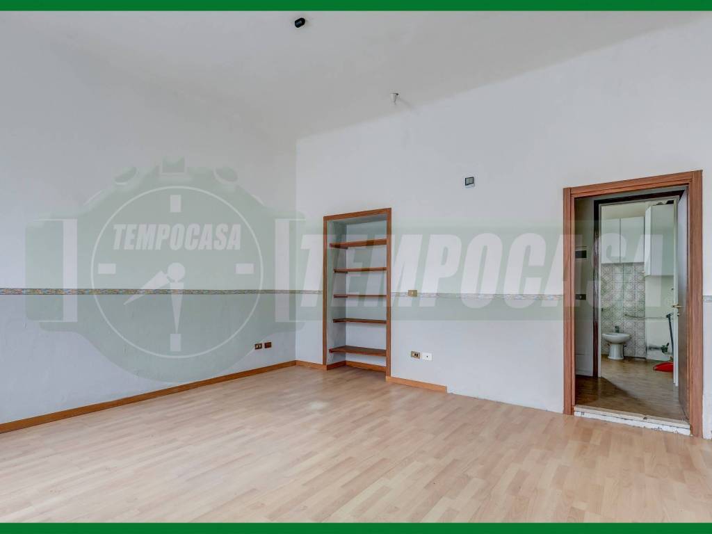 Appartamento a Gavirate in Via Alessandro Volta, 10 - Foto 2