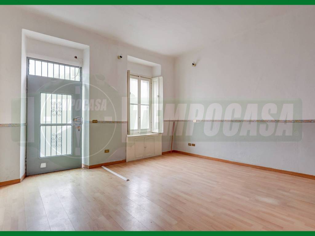 Appartamento a Gavirate in Via Alessandro Volta, 10 - Foto 3