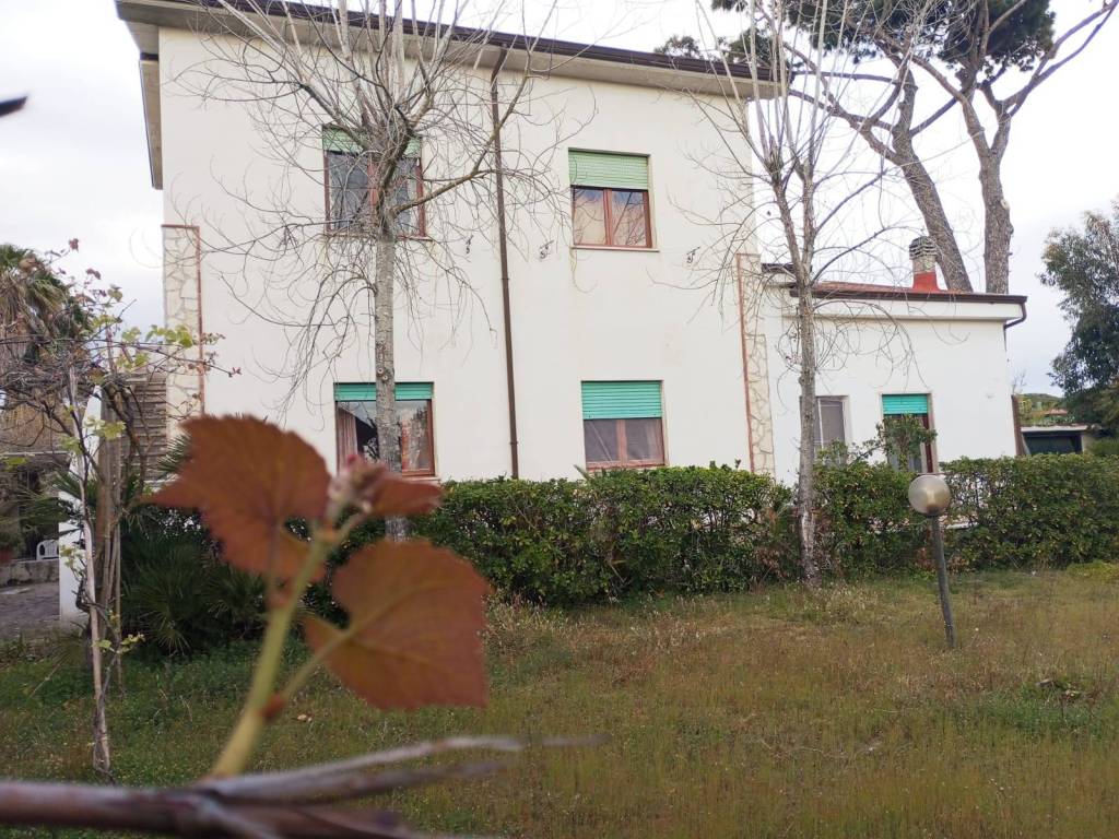 Villa a Minturno in Via Cristoforo Colombo, 143 - Foto 3