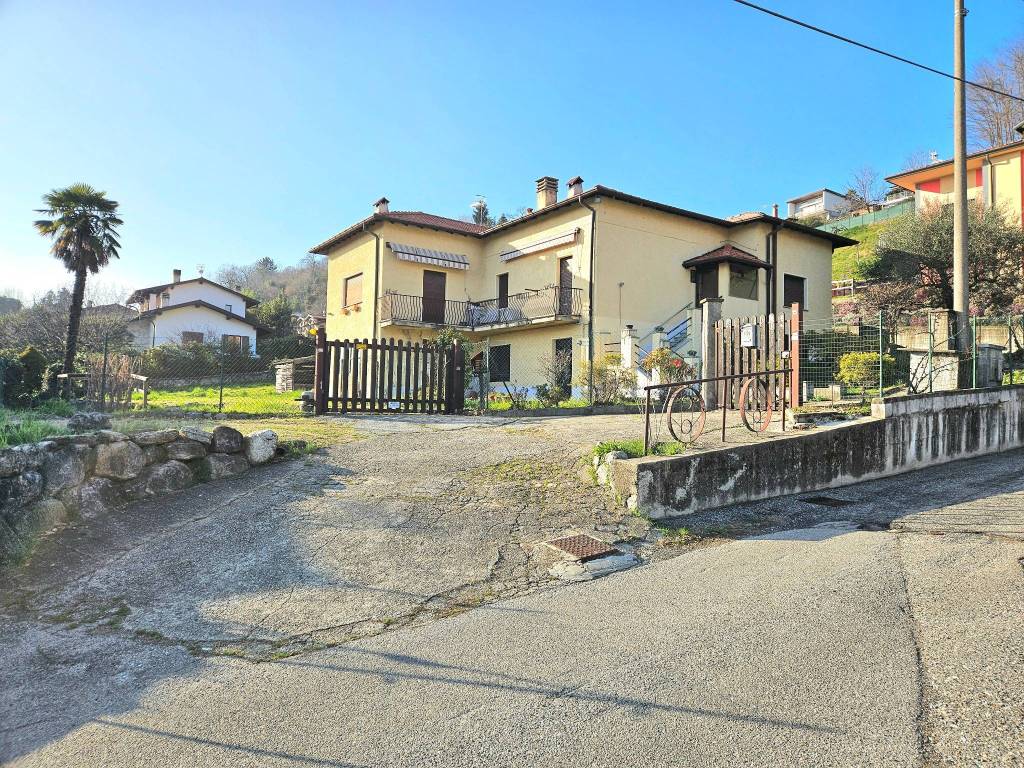 Villa a Laveno-mombello in Via Marino, 27 - Foto 3