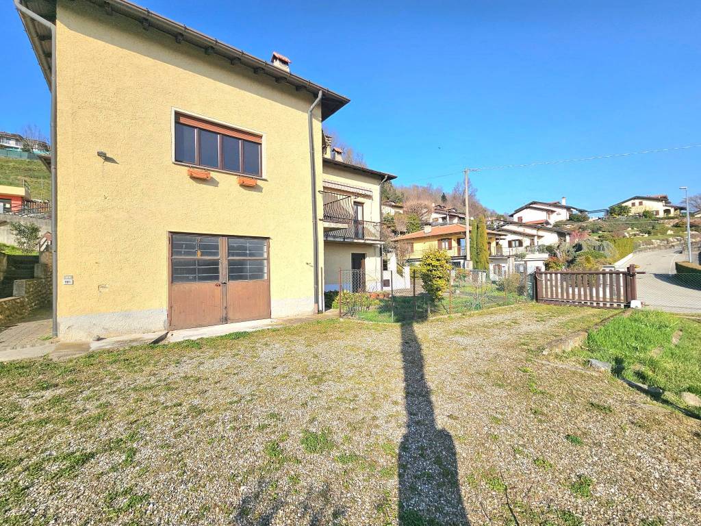 Villa a Laveno-mombello in Via Marino, 27 - Foto 4