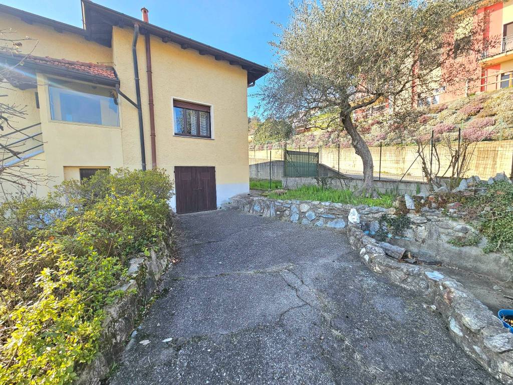Villa a Laveno-mombello in Via Marino, 27 - Foto 5