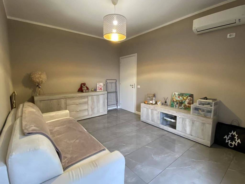 Appartamento a Milano in Via Comasina, 57 - Foto 2