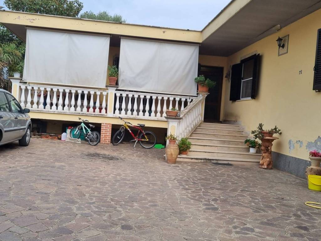 Villa a Cisterna di latina in Strada Provinciale Cisterna Carano Aprilia - Foto 2