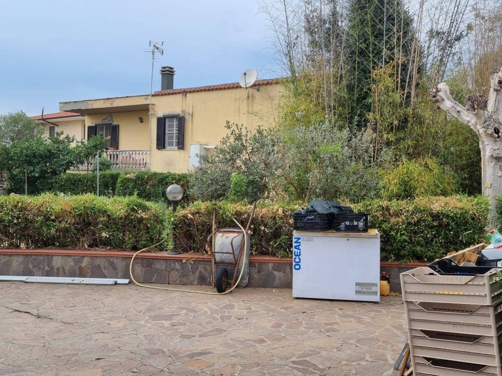Villa a Cisterna di latina in Strada Provinciale Cisterna Carano Aprilia - Foto 3